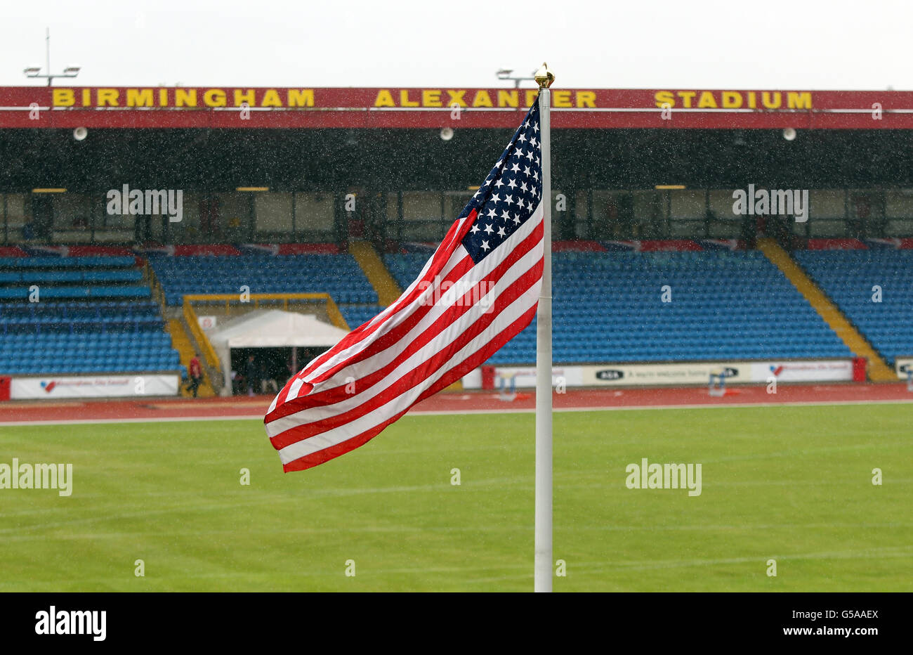 Olympiades - Londres 2012 - USA Track and Field Press Conference - Alexandra Stadium.The Stars and Stripes Files Over the USA Training Facility à Alexandra Stadium, Birmingham. Banque D'Images