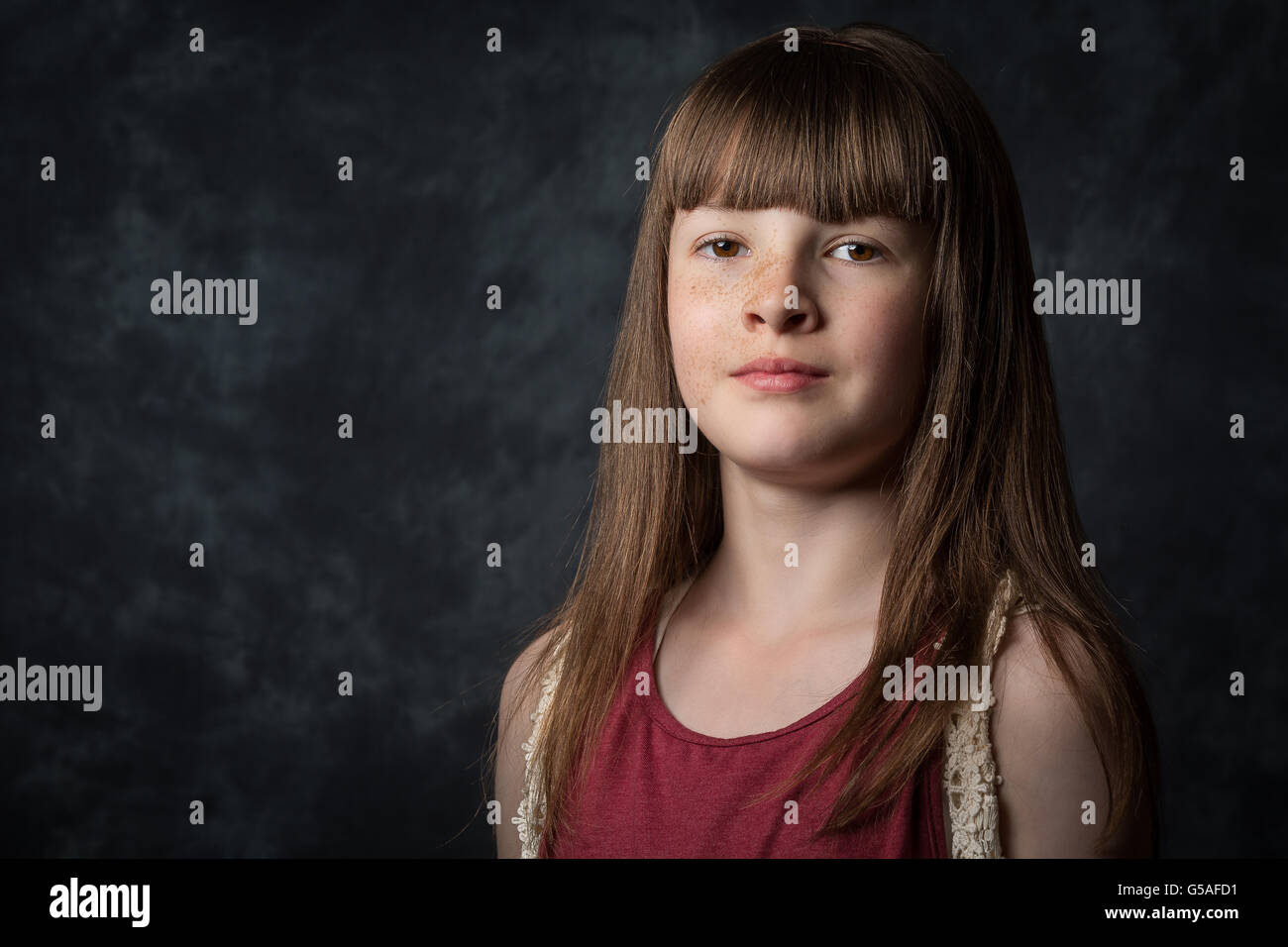 10 Year Old Girl in Red Top Banque D'Images