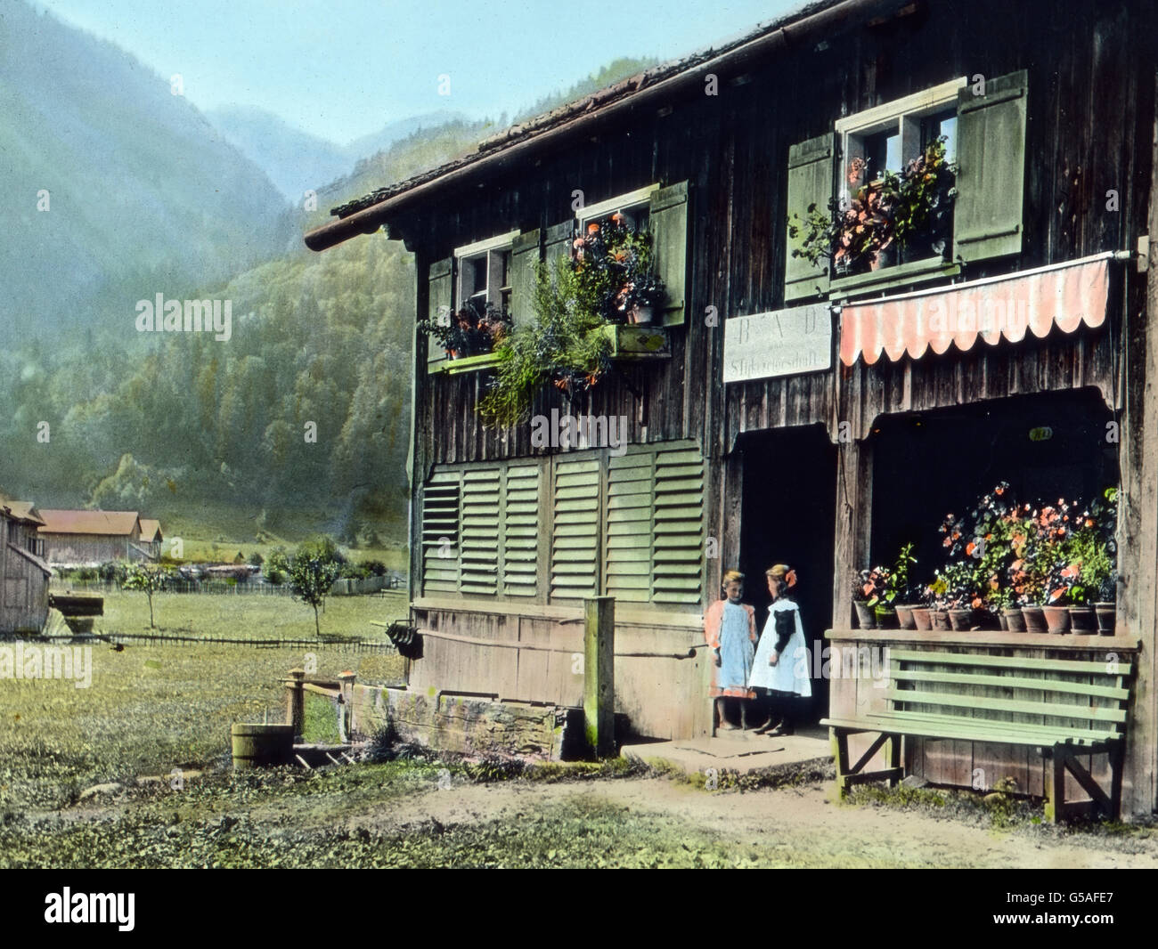 Zwischen Dem Dem Rhein Walser Und Mittelberger Tal Liegt Der