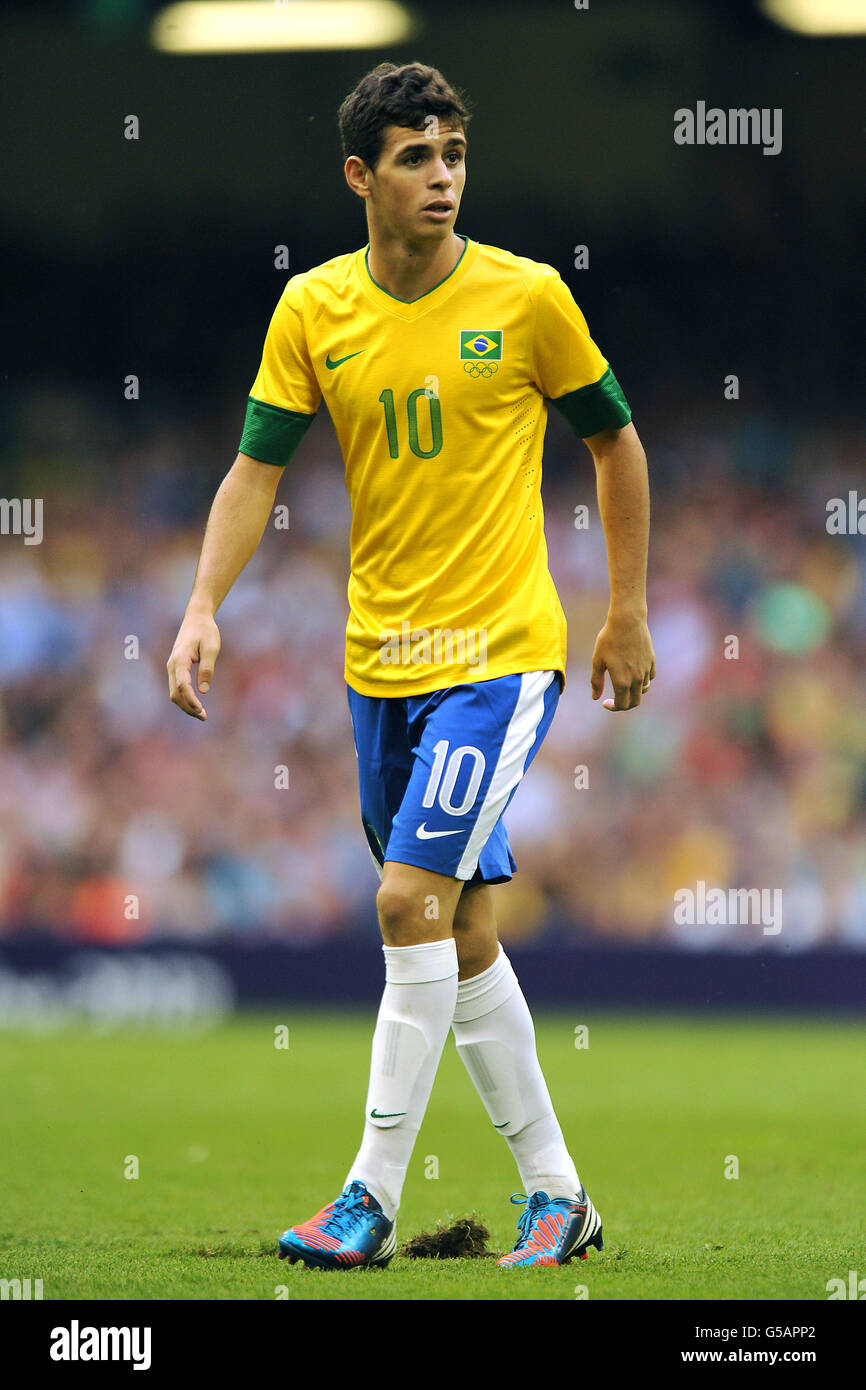 Oscar du Brésil pendant le match Brésil contre Egypte, Mens Football, First  Round, Group C au Millennium Stadium, Cardiff Photo Stock - Alamy