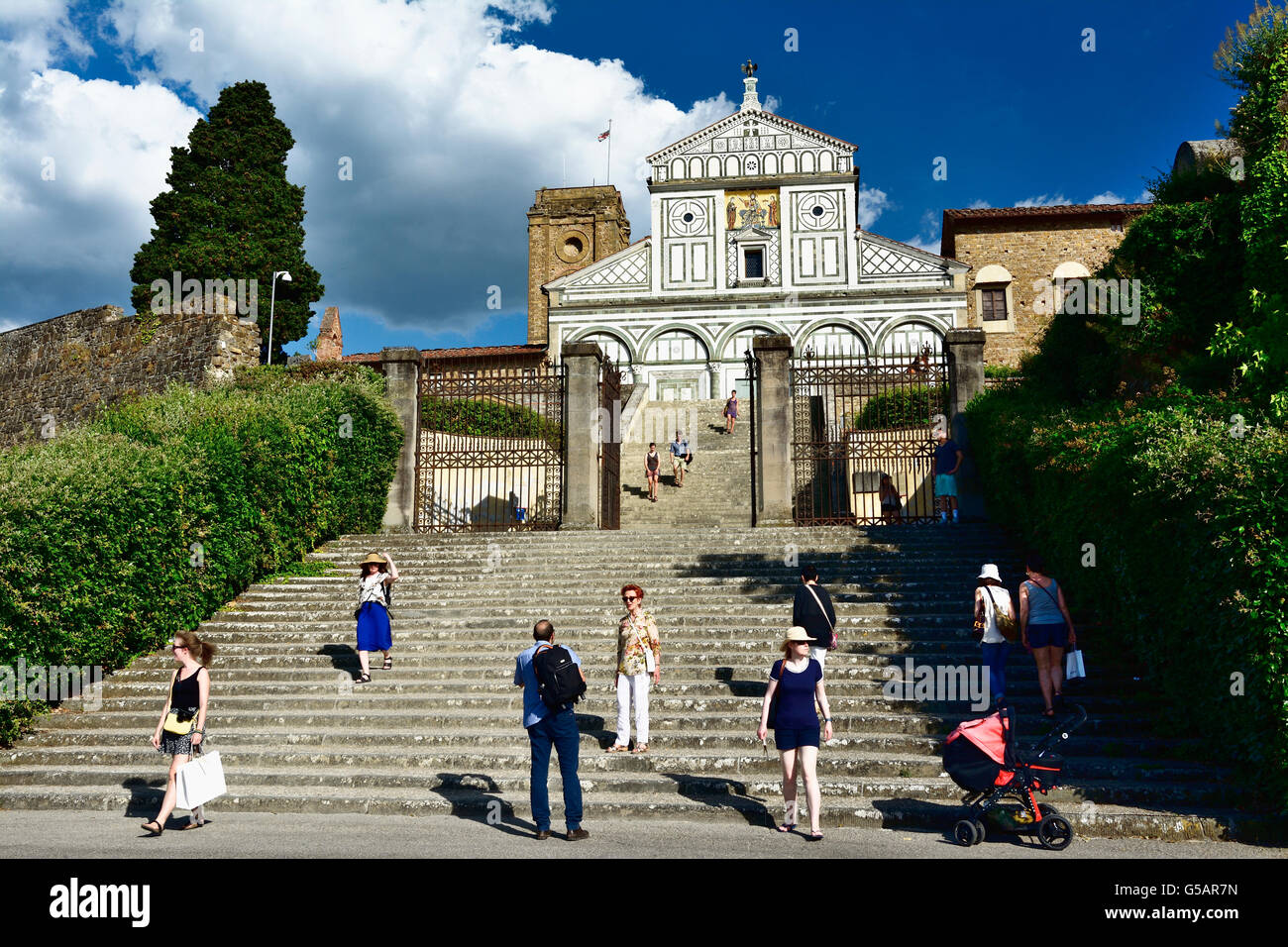 San Miniato al Monte, Saint Minias sur la montagne, est une basilique à Florence, debout sur un des points les plus élevés dans la ville. Banque D'Images San Miniato al Monte, Saint Minias sur la montagne, est une basilique à Florence, debout sur un des points les plus élevés dans la ville. Banque D'Images