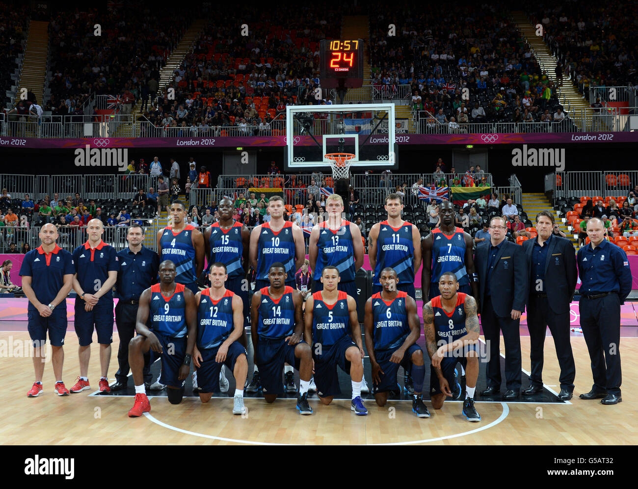 Jeux Olympiques de Londres - 2e jour.L'équipe de basket-ball de Grande-Bretagne avant le match contre la Russie à la Basketball Arena, Londres. Banque D'Images