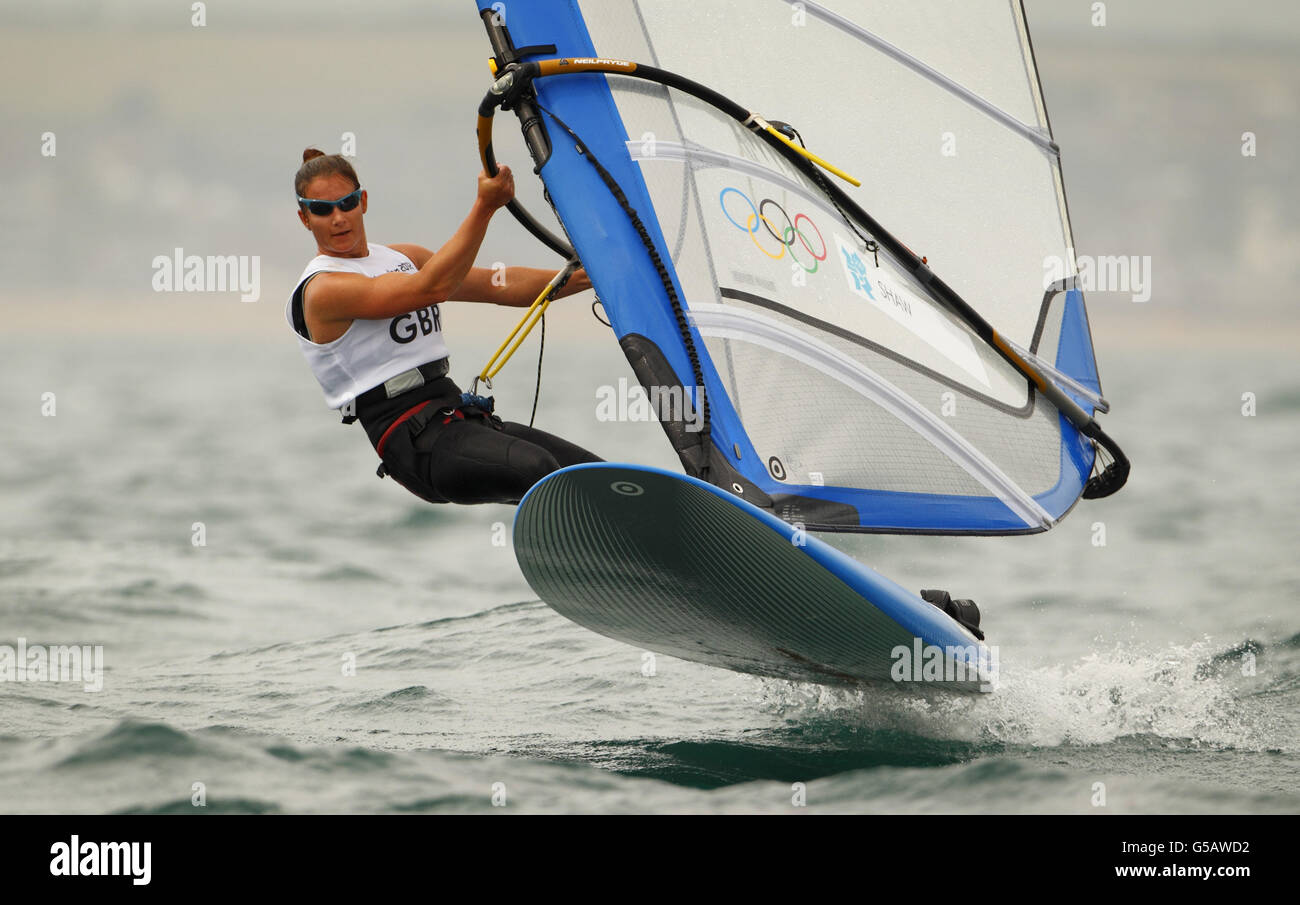 Jeux Olympiques de Londres - jour 4.Bryony Shaw, en Grande-Bretagne, en action sur sa planche à voile RS:X lors des courses aux Jeux olympiques de Londres 2012 sur Weymouth Bay aujourd'hui. Banque D'Images