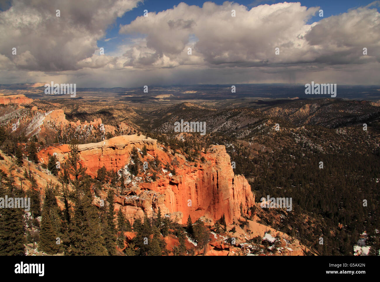 Beau paysage du sud-ouest dans le Parc National de Bryce Canyon Banque D'Images