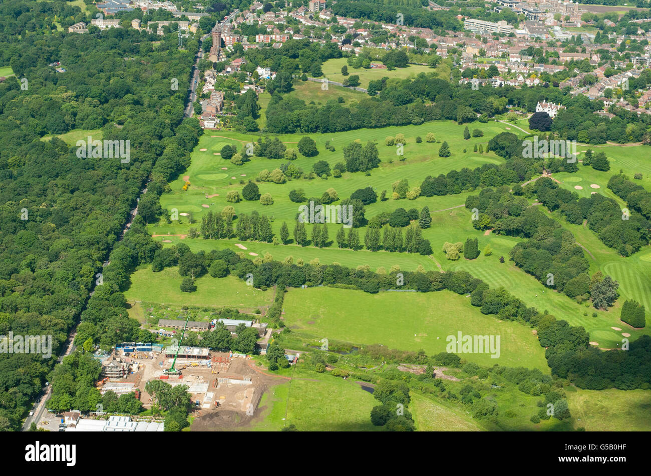 Vue aérienne d'Oxleas Meadow, près de Shooters Hill, Londres, qui sera un site pour les missiles sol-air pendant les Jeux Olympiques. Banque D'Images