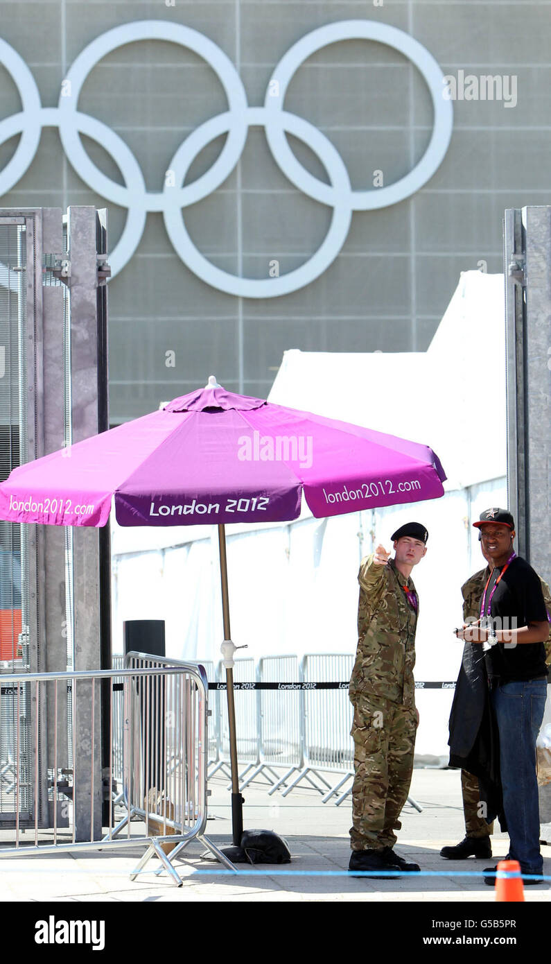 L'entrée de sécurité du site olympique à Stratford, Londres, cinq jours avant la cérémonie d'ouverture des Jeux Olympiques. Banque D'Images