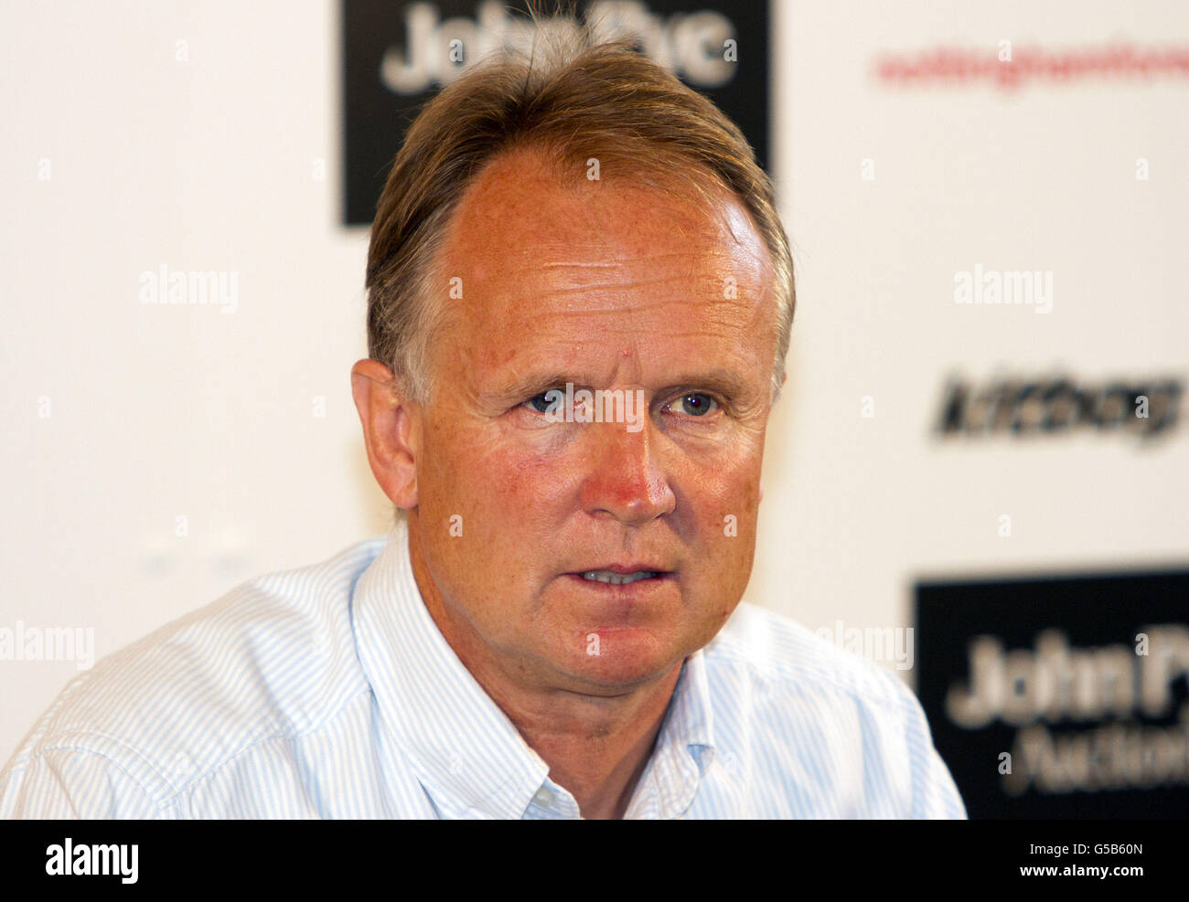 Football - Championnat de npower football League - Nottingham Forest Press Conference - The City Ground.Sean O'Driscoll, directeur de New Nottingham Forest, est dévoilé aux médias lors de la conférence de presse à la City Ground, Nottingham. Banque D'Images