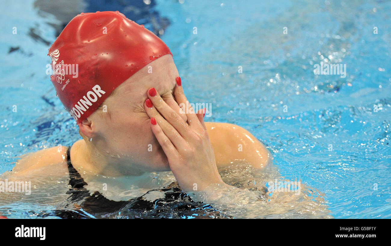 Siobhan-Marie O'Connor, en Grande-Bretagne, après la chaleur de la course BreastStroke de 100 m féminin au centre aquatique de Londres, le deuxième jour des Jeux Olympiques de Londres en 2012. Banque D'Images