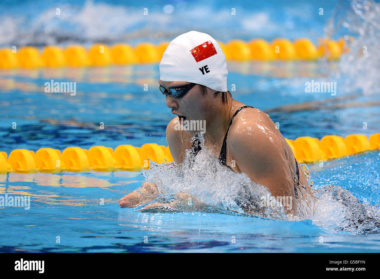 Shiwen Ye, en Chine, est en action dans la deuxième semestre Freestyle de 200 m pour femmes au Centre aquatique du Parc olympique de Londres Banque D'Images