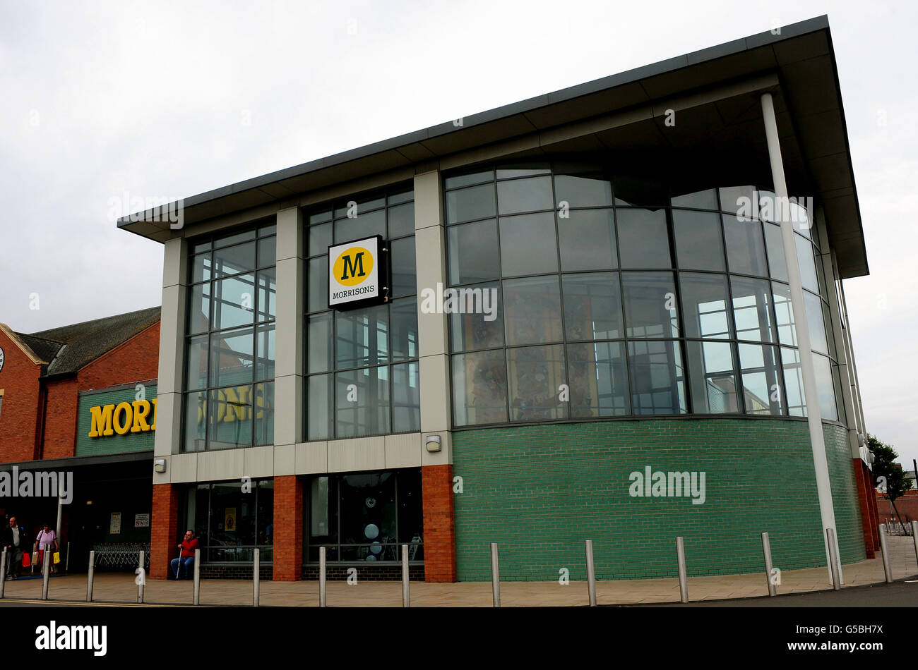 Une vue générale du logo d'un supermarché Morrisons à Swadlincote, dans le sud du Derbyshire. Banque D'Images