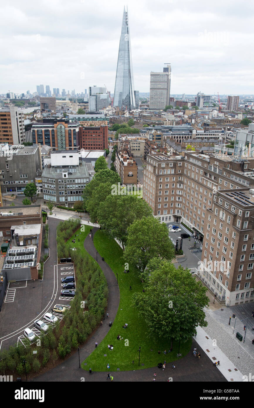 Vue sur les toits de Londres avec la Cathédrale St Paul à partir de la nouvelle Tate Modern, Londres, UK Banque D'Images