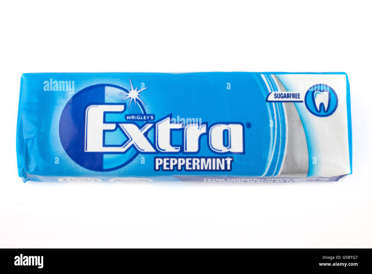 Londres, Royaume-Uni - 16 juin 2016 : un paquet de Extra Wrigleys Chewing-gum sans sucre à la menthe poivrée, sur un arrière-plan uni, blanc le 16 Ju Banque D'Images