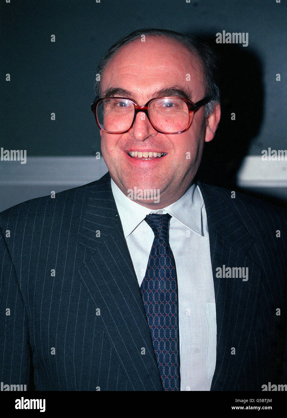 Le chef du travail, John Smith. 09/05/04: Un service commémoratif pour marquer le 10e anniversaire de la mort de John Smith a eu lieu sur l'île écossaise d'Iona. Le vice-premier ministre, John Prescott, se joindra à la veuve de M. Smith, Elizabeth, aux membres de sa famille, aux amis et à d'autres chiffres du travail pour la cérémonie en milieu de journée. M. Smith, surnommé « le plus grand premier ministre que la Grande-Bretagne n'ait jamais eu », est décédé le 12 1994 mai à l'âge de 55 ans après avoir subi une crise cardiaque dans son appartement du centre de Londres. Banque D'Images
