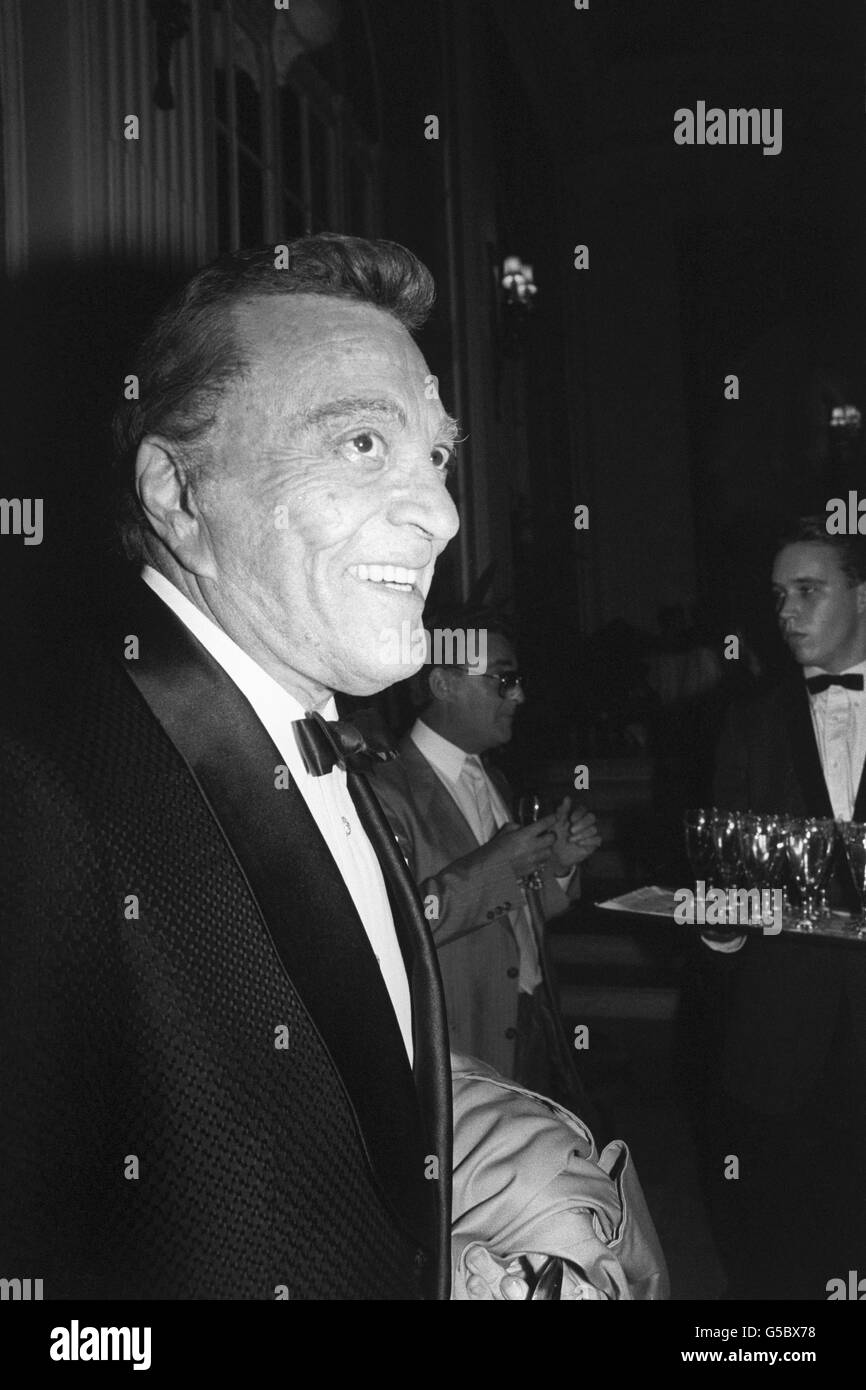 L'acteur de cinéma Tony Martin, dont la femme est la danseuse et chanteuse légendaire Cyd Charisse. Banque D'Images