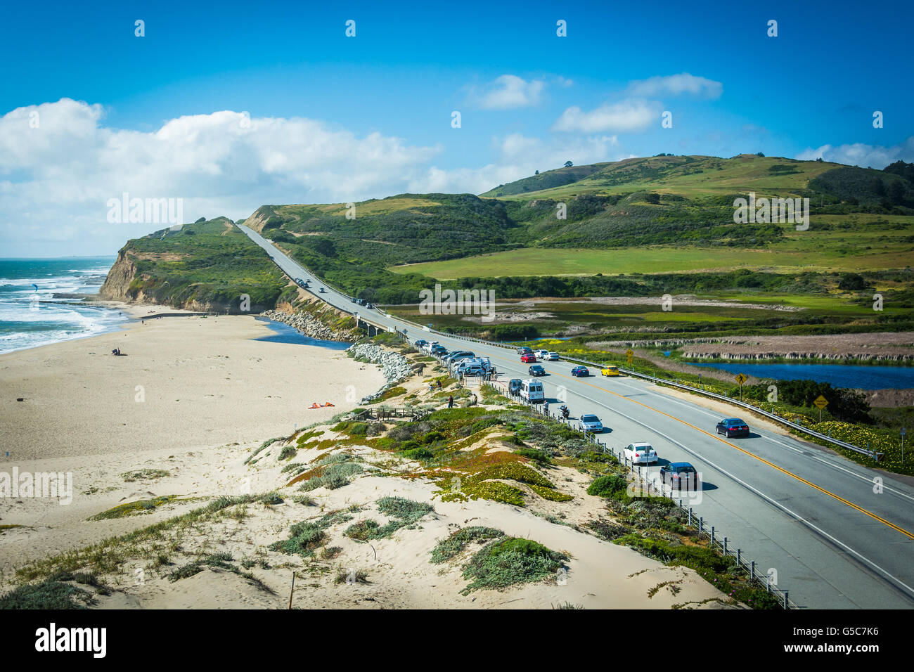 Vue de l'autoroute Cabrillo et Waddell Beach, à Davenport, en Californie. Banque D'Images