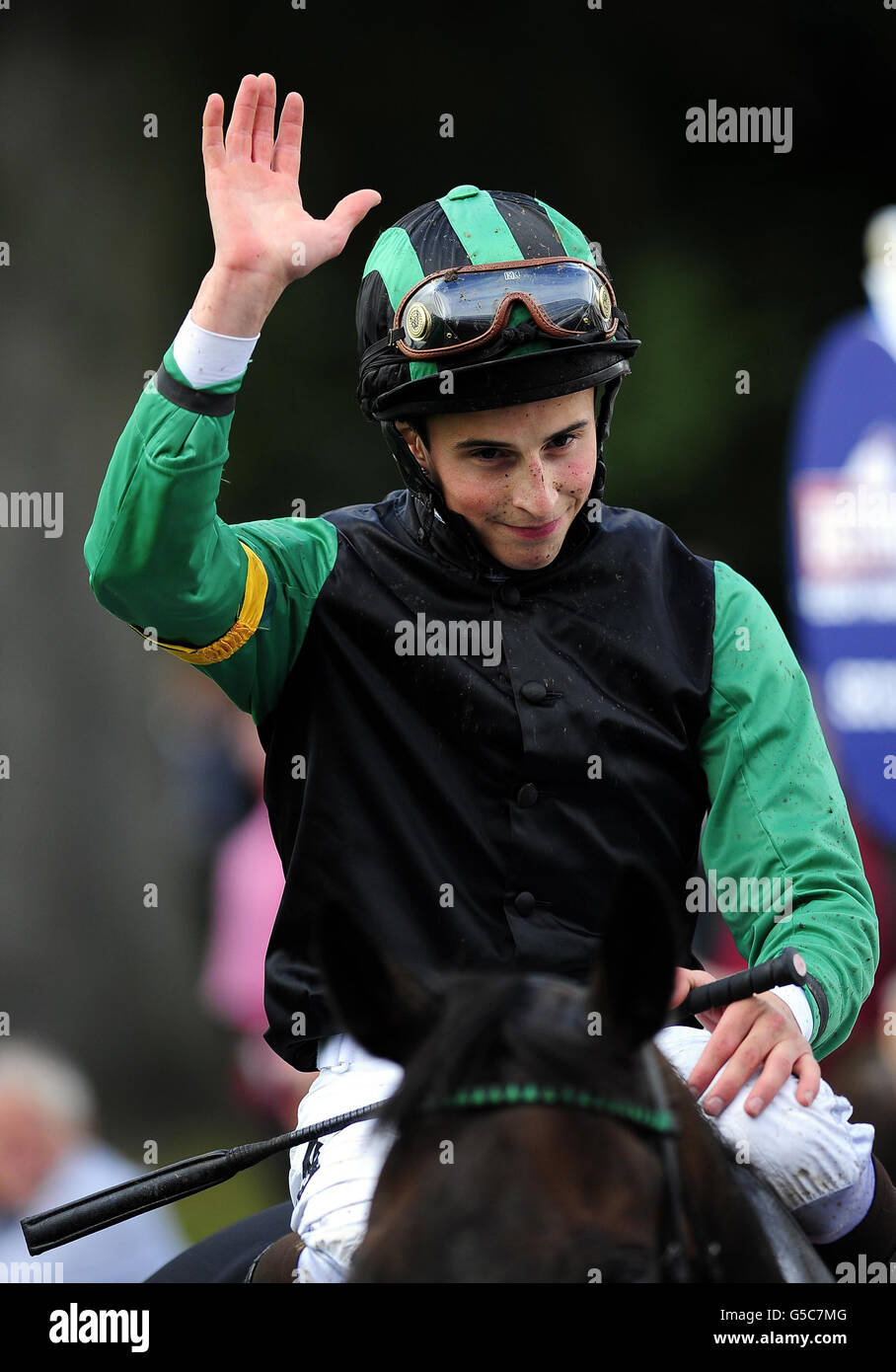 William Buick et Times Up retournent à l'enclos des gagnants après leur victoire à la coupe Lonsdale de Weatherbys Insurance au cours du quatrième jour du festival Ebor 2012 à l'hippodrome de York. Banque D'Images