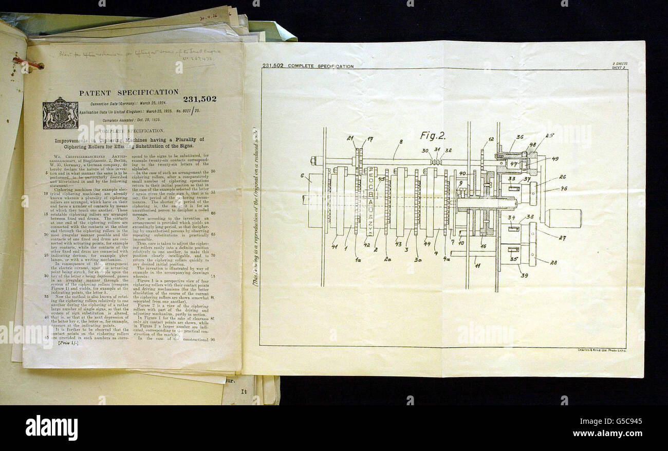 Un dossier du siège des communications gouvernementales avec la spécification de brevet pour la machine de décode Enigma qui sera délivré au Bureau des archives publiques. Banque D'Images