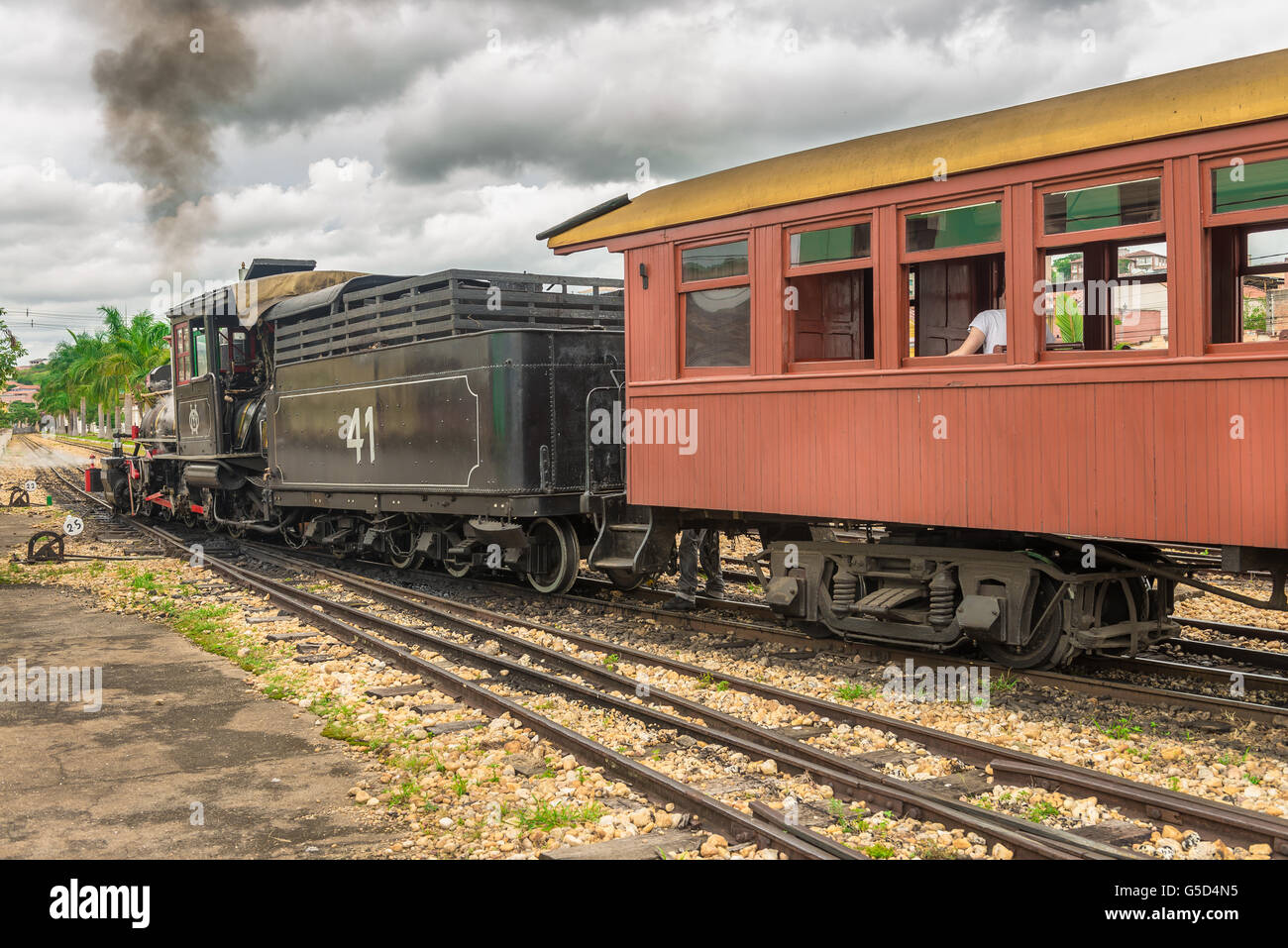 Vieux peut fumer (Maria Fumaca) train à Saint John del Rei, une ville historique. Banque D'Images
