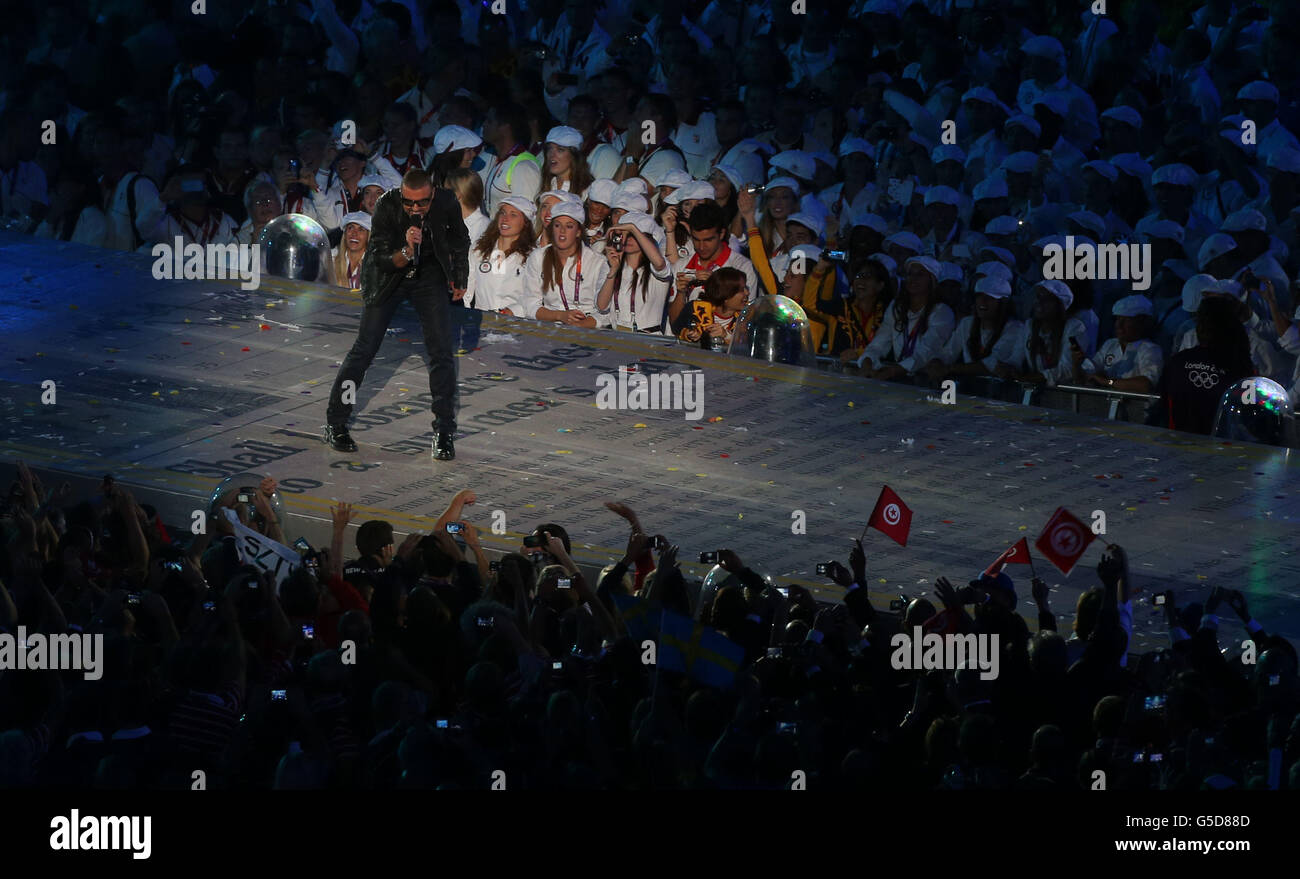 George Michael chante lors de la cérémonie de clôture des Jeux Olympiques de Londres 2012 au stade olympique de Londres. Banque D'Images