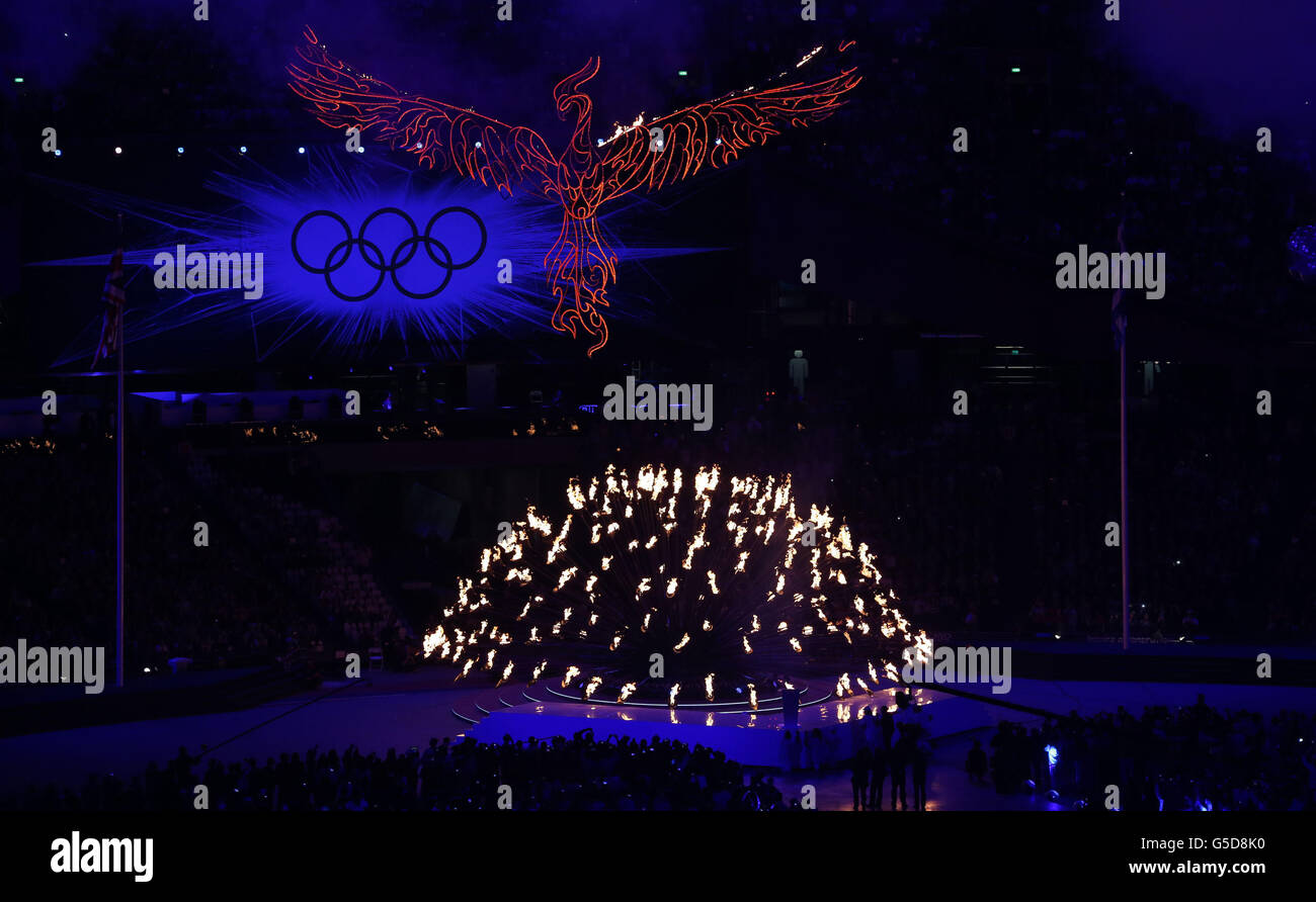 La flamme olympique est abaissée la cérémonie de clôture des Jeux Olympiques de Londres 2012 au stade olympique de Londres. Banque D'Images