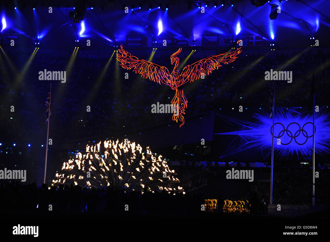 Jeux Olympiques de Londres - jour 16.La flamme olympique sur le point d'être éteinte pendant la cérémonie de clôture au stade olympique Banque D'Images