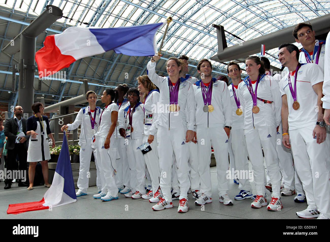 Jeux olympiques - les athlètes partent de l'aéroport international de St Pancras.L'équipe olympique française quitte les Jeux Olympiques de Londres 2012 en Eurostar depuis la gare de St Pancras, Londres. Banque D'Images