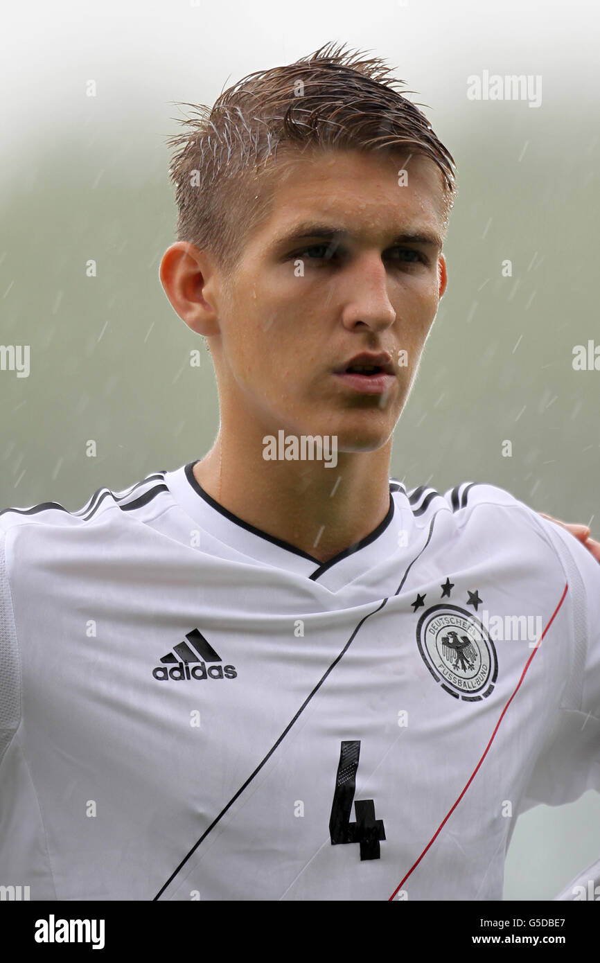 Football - International Challenge Match - Scotland U19 / Germany U19 - The Falkirk Stadium. Robert Andich, Allemagne Banque D'Images Football - International Challenge Match - Scotland U19 / Germany U19 - The Falkirk Stadium. Robert Andich, Allemagne Banque D'Images