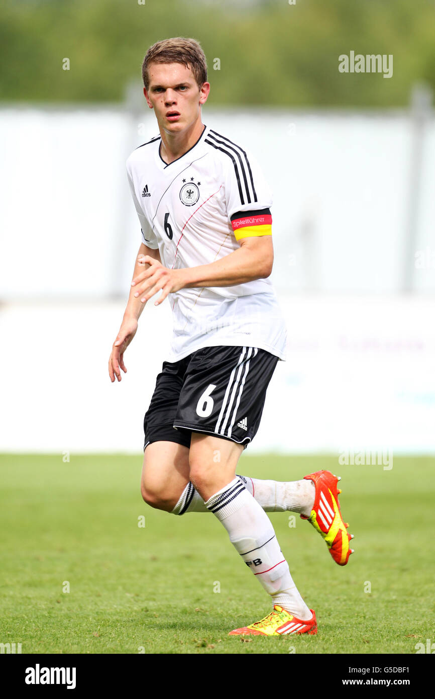 Football - International Challenge Match - Scotland U19 / Germany U19 - The Falkirk Stadium. Matthias Ginter, Allemagne Banque D'Images Football - International Challenge Match - Scotland U19 / Germany U19 - The Falkirk Stadium. Matthias Ginter, Allemagne Banque D'Images