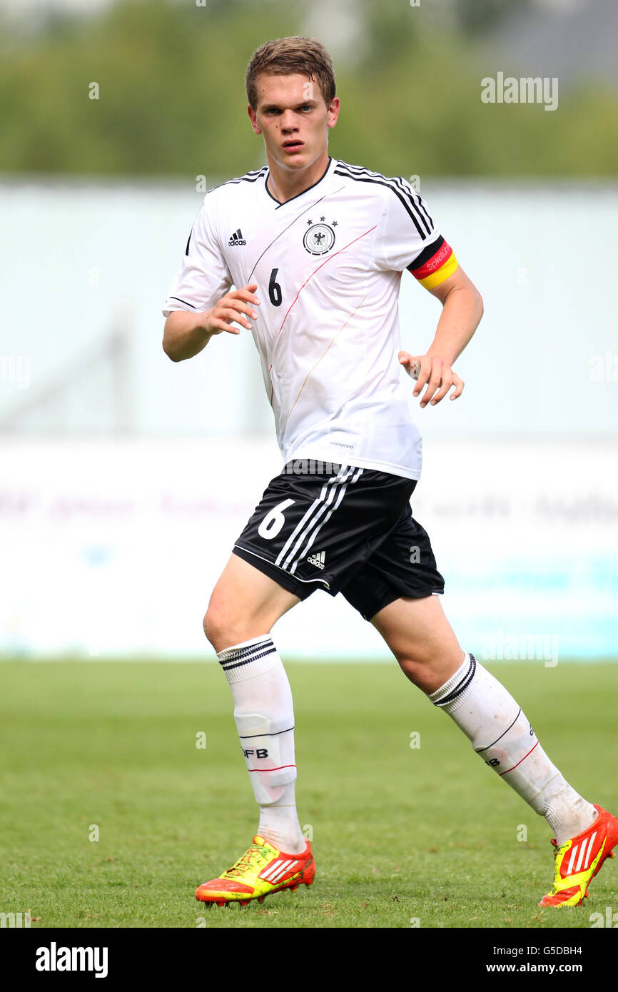 Football - International Challenge Match - Scotland U19 / Germany U19 - The Falkirk Stadium. Matthias Ginter, Allemagne Banque D'Images Football - International Challenge Match - Scotland U19 / Germany U19 - The Falkirk Stadium. Matthias Ginter, Allemagne Banque D'Images