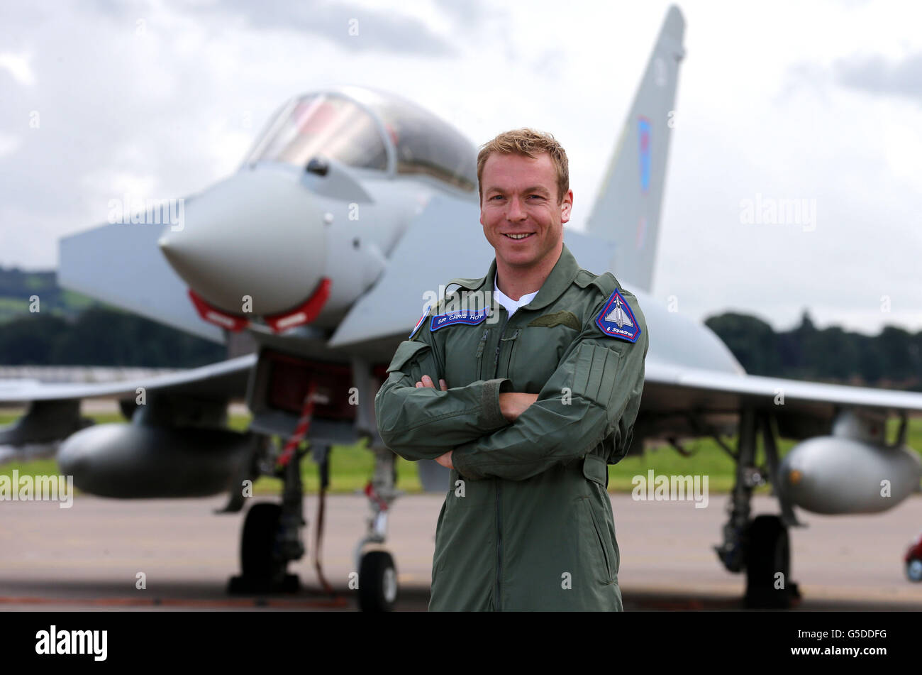 Sir Chris Hoy après son retour à la base après avoir pris un avion FGR4 typhon à la RAF Leuchars avec le 6 Escadron. Banque D'Images