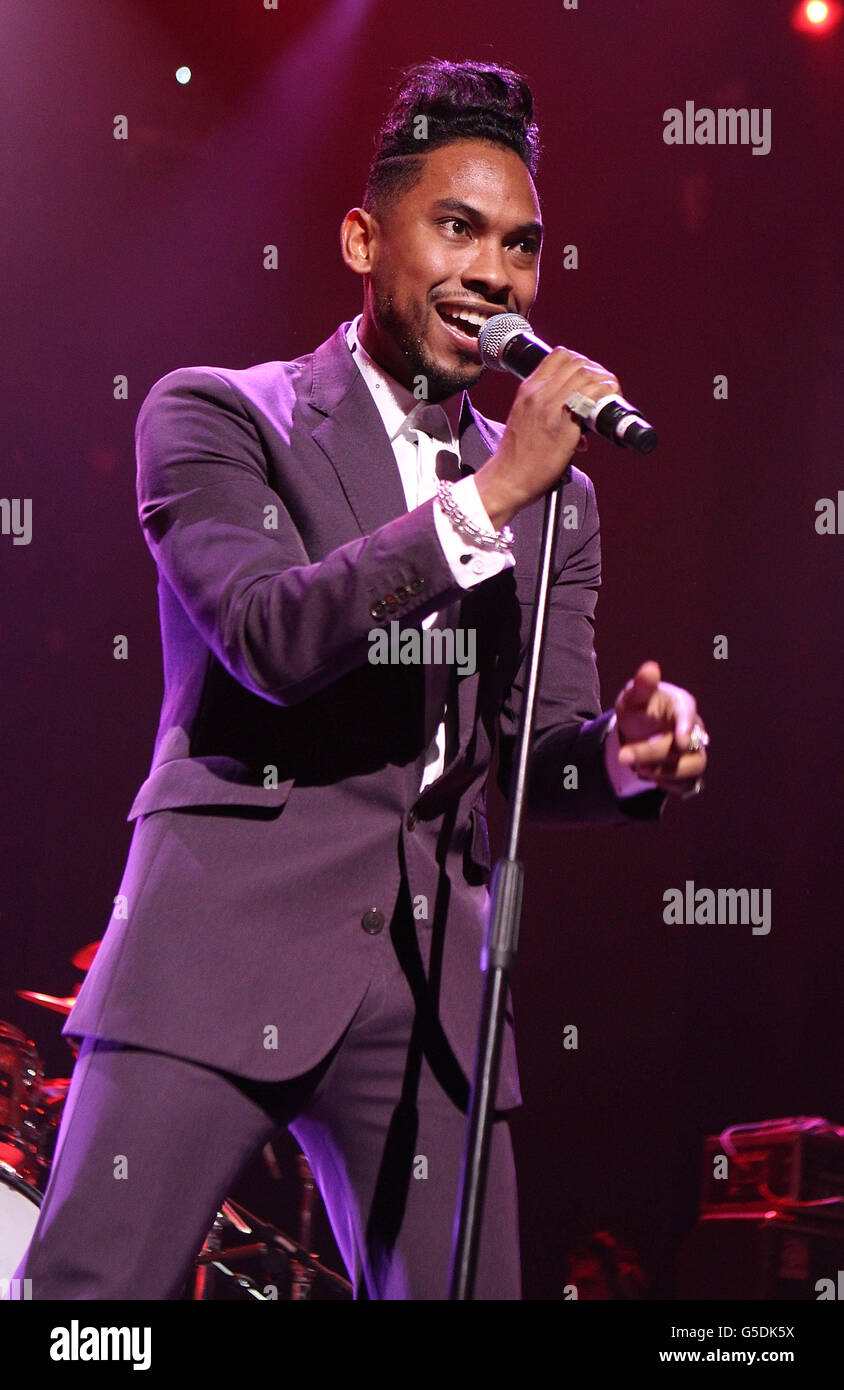 Festival iTunes - Roundhouse - Londres.Miguel joue et soutient Usher le premier jour du festival iTunes au Roundhouse de Londres. Banque D'Images