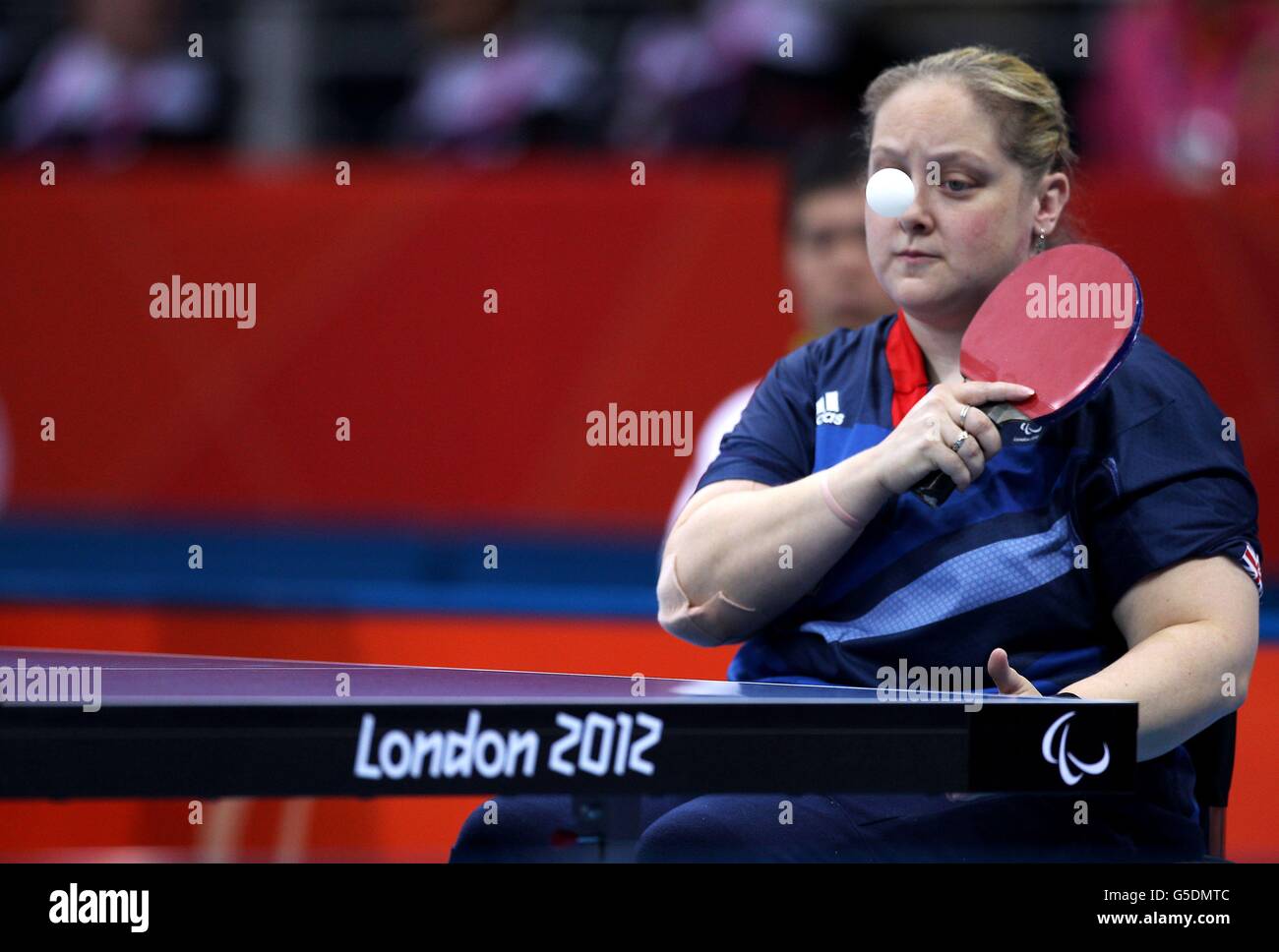 Sara Head en Grande-Bretagne pendant le tennis de table aux Jeux  paralympiques dans l'Excel, Londres Photo Stock - Alamy