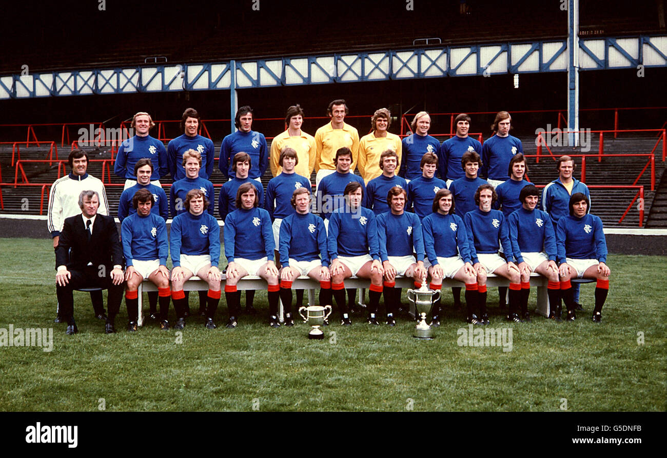 GLASGOW RANGERS 1975-1976: Joueurs et officiels dans un groupe d'avant-saison. Banque D'Images GLASGOW RANGERS 1975-1976: Joueurs et officiels dans un groupe d'avant-saison. Banque D'Images
