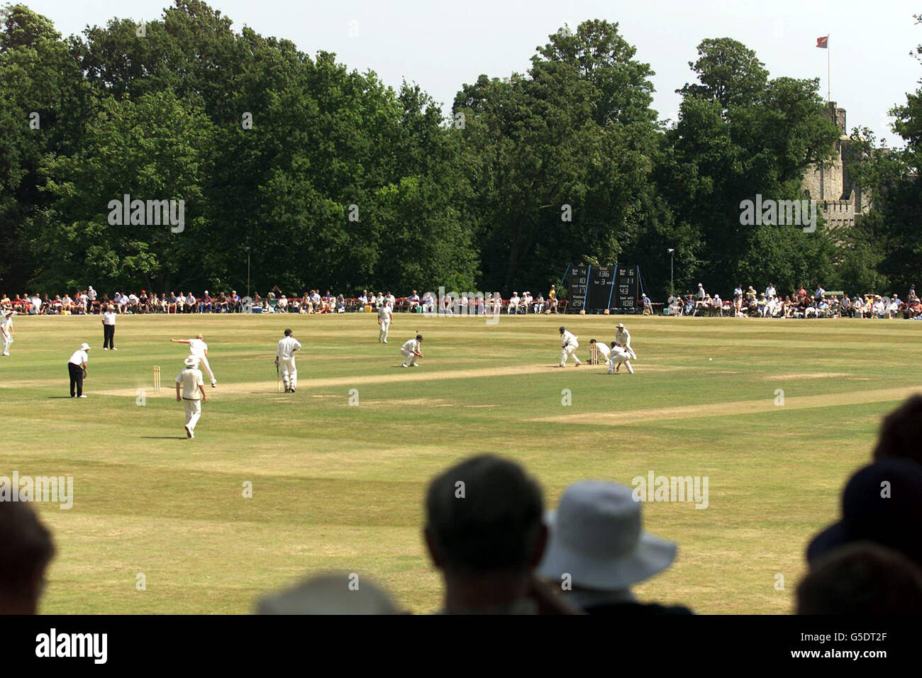 L'Australie en action contre MCC XI au Arundel Castle Cricket Club, West Sussex. Banque D'Images