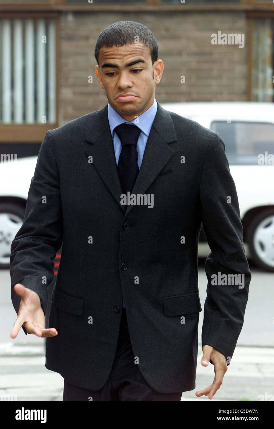 Kieron Dyer, star de Newcastle United, arrivant au tribunal de justice de Chester-le Street, pour une accusation de vitesse où il a été pris en voiture à plus de 100 km/h. Banque D'Images