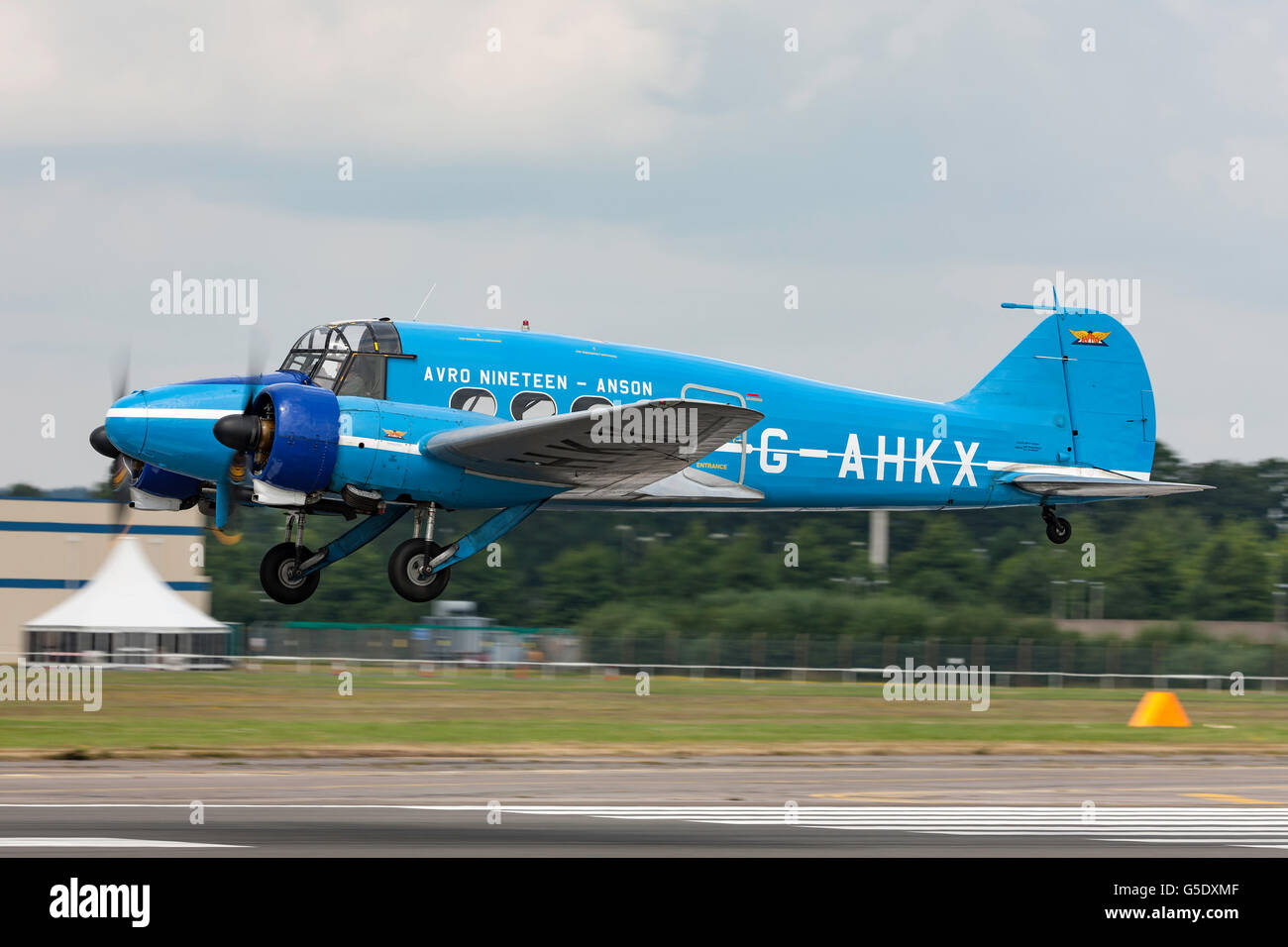 Avro Anson un 652G-AHKX au Farnborough International Airshow Banque D'Images