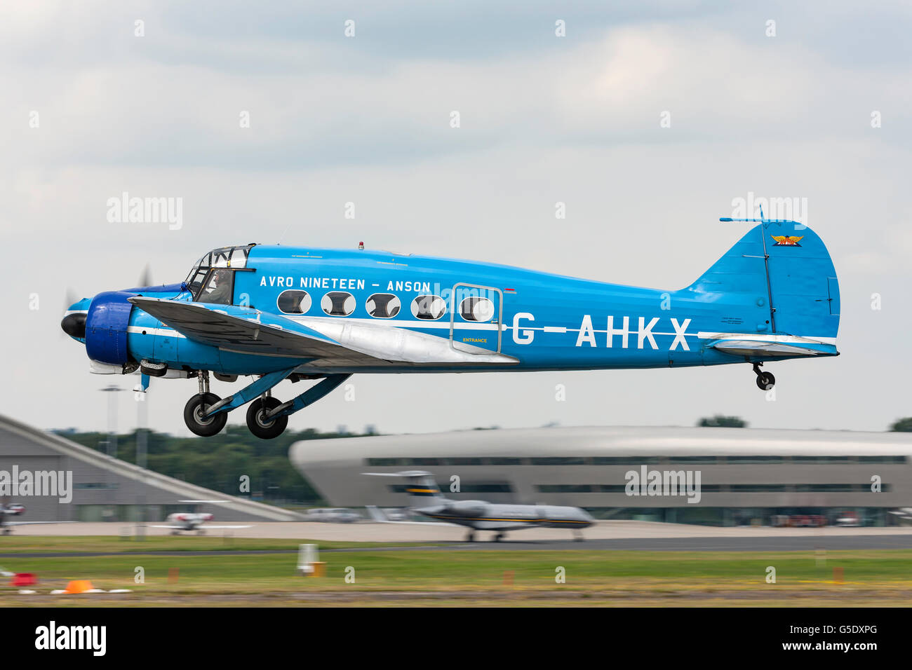 Avro Anson un 652G-AHKX au Farnborough International Airshow Banque D'Images