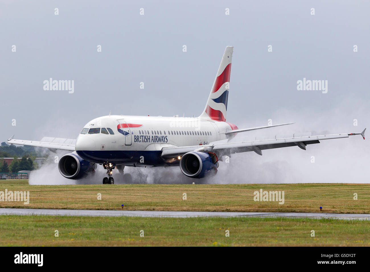 British Airways Airbus A318-112 pour aéronefs en exposition statique au Farnborough International Airshow G-EUNB Banque D'Images