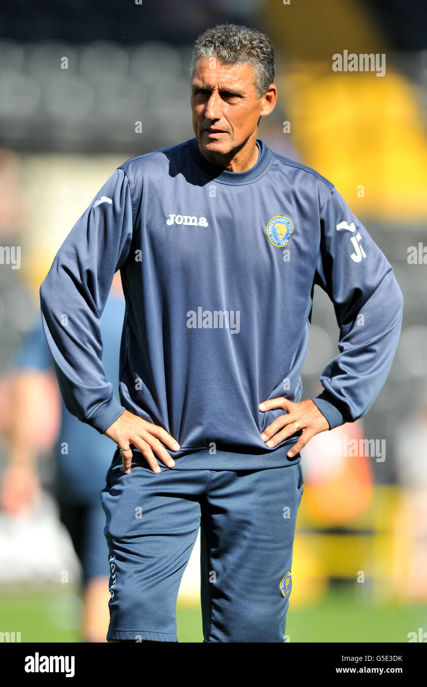 Football - npower League One - Notts County / Shrewsbury Town - Meadow Lane. John Trewick, entraîneur de Shrewsbury Town Banque D'Images