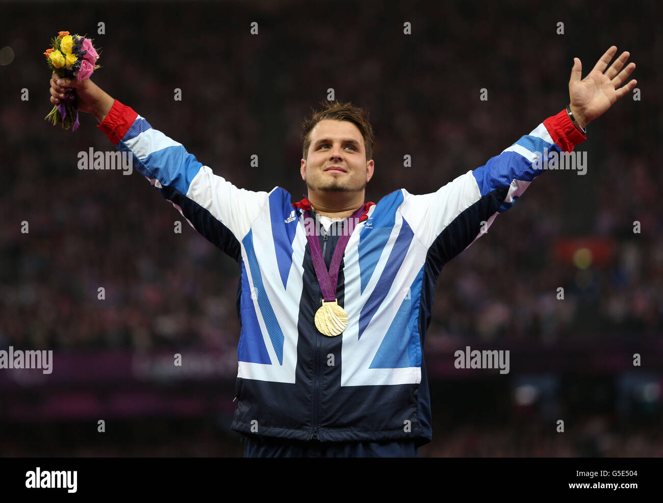 Jeux paralympiques de Londres - jour 4.Aled Davies, en Grande-Bretagne, célèbre la médaille d'or du Plaid Discus pour hommes - F42 au stade olympique de Londres. Banque D'Images