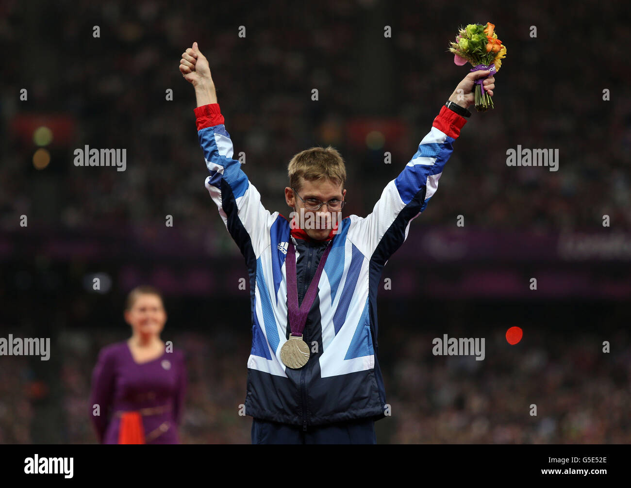 Jeux paralympiques de Londres - jour 4.Graeme Ballard, en Grande-Bretagne, célèbre la victoire de l'argent dans le 100m masculin - T36 au stade olympique de Londres. Banque D'Images