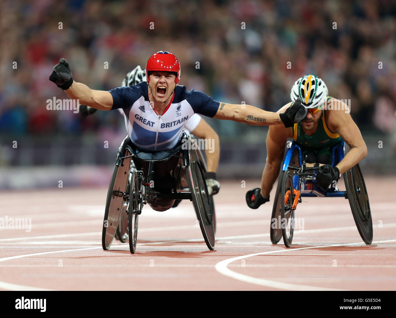 Jeux paralympiques de Londres - jour 4.David Weir, en Grande-Bretagne, célèbre la victoire de l'or lors de la finale du In the Men's 5000m - T54 au stade olympique de Londres. Banque D'Images