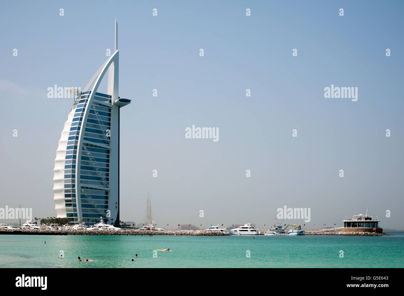 Burj Al Arab hôtel de luxe sur la plage de Jumeirah, Dubai, Émirats arabes unis, Moyen Orient Banque D'Images