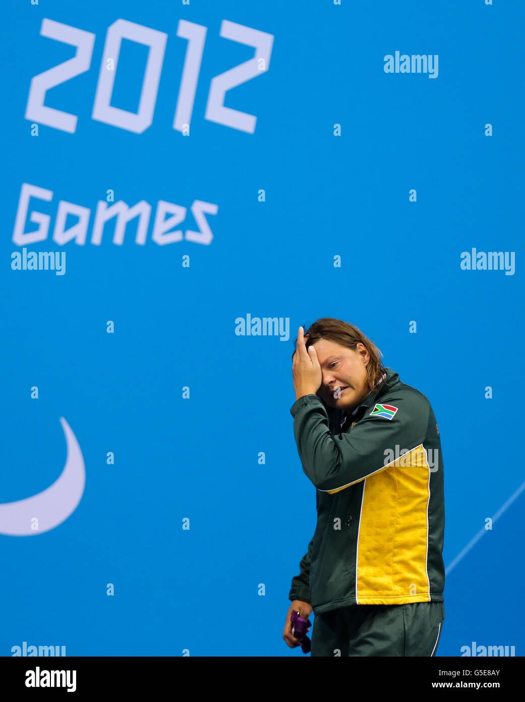 Jeux paralympiques de Londres - jour 9.Natalie du toit en Afrique du Sud est émotive après avoir remporté sa médaille d'argent dans le 100m Freestyle S9 féminin Banque D'Images
