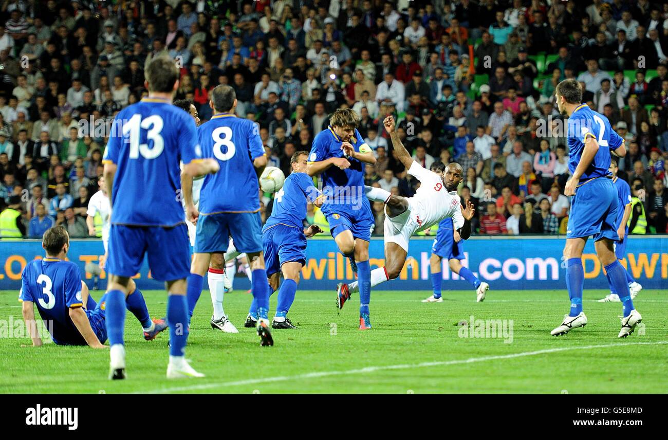 Football - coupe du monde de la FIFA 2014 - qualificateur - Groupe H - Moldavie / Angleterre - Stade Zimbru.Le Jermain Devoe d'Angleterre tente une tentative acrobatique sur le but Banque D'Images