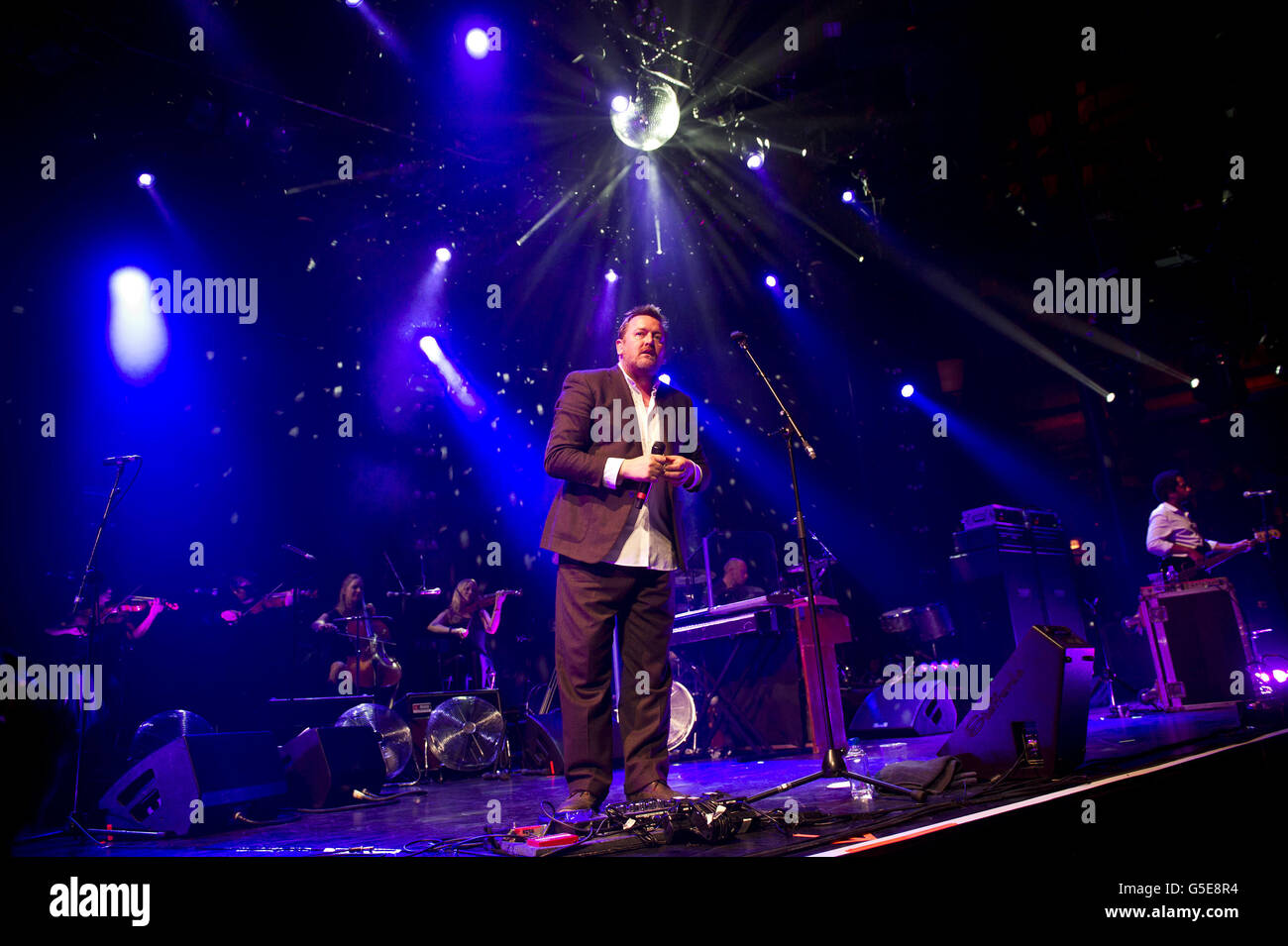 Guy Garvey de Elbow se produit au Festival iTunes, au Roundhouse, Londres. Banque D'Images