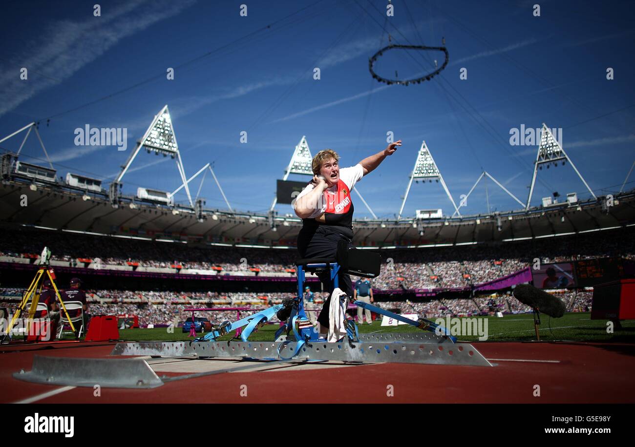 Ilke Wyludda en Allemagne participe à la compétition Women's Shot Put - F57/58 au stade olympique de Londres. Banque D'Images