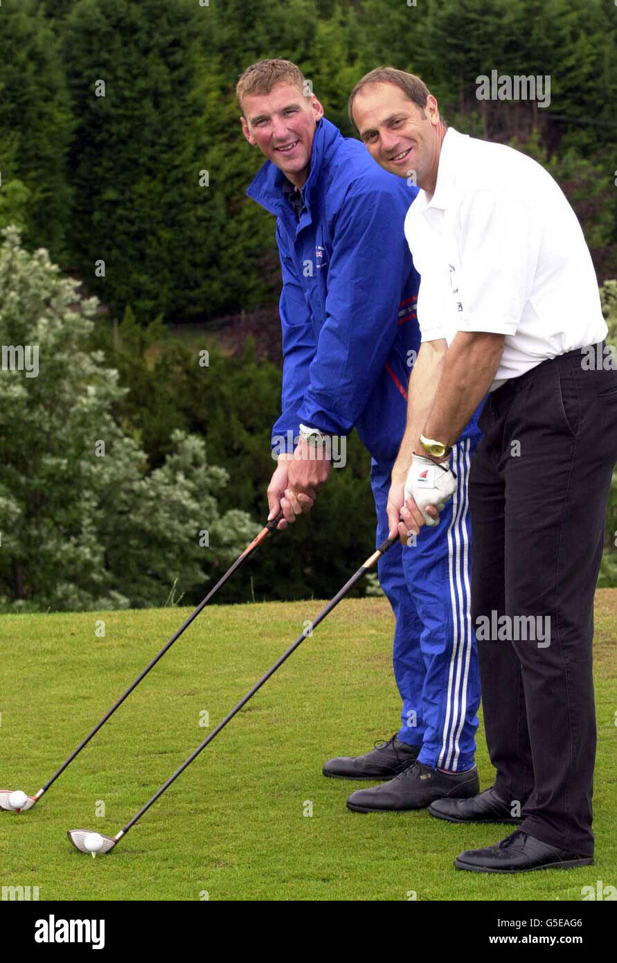 •a raviré plusieurs médaillés d’or aux Jeux olympiques britanniques Sir Steve Redgrave (à droite) et Matthew Pinsent au Hayleyford Golf Club de Marlow pour une journée de golf de célébrité afin de recueillir de l’argent pour DES ÉTINCELLES (sport aidant la recherche médicale pour les enfants). Banque D'Images