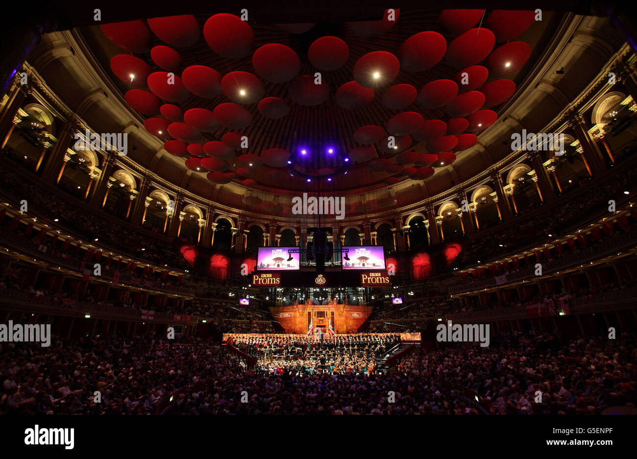 Une vue générale du Royal Albert Hall, pendant la BBC dernière nuit des Proms 2012. Banque D'Images