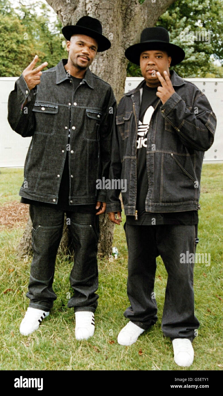 Diriger les membres du DMC (G-D) Darryl McDaniels (Run) et Joseph Simmons (DMC) assistent au festival anti-raciste respect au parc de Finsbury, qui vise à contester les préjugés et les attitudes racistes. Banque D'Images